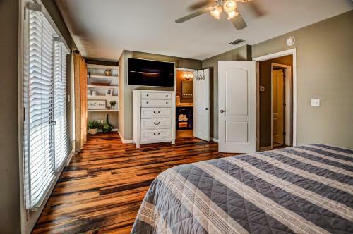 214 Shoreland Home