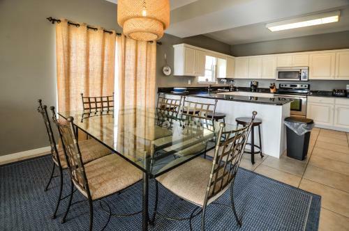214 Shoreland Home