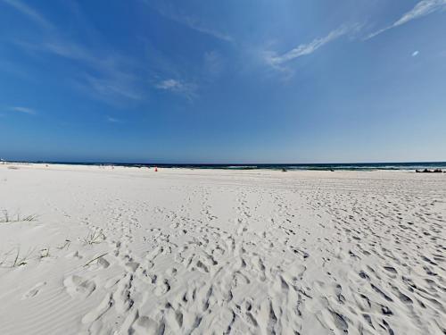 Apartamento 327 E Beach Blvd Condo Unit 5b