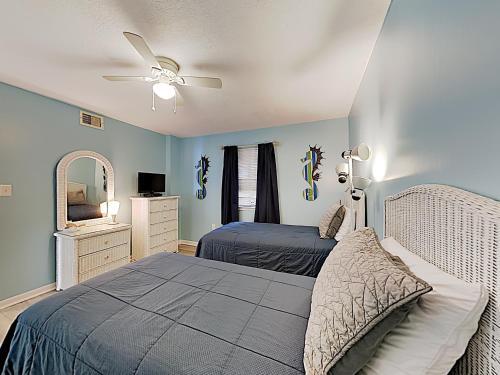Apartamento 327 E Beach Blvd Condo Unit 5b