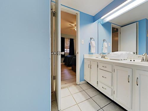 Apartamento 327 E Beach Blvd Condo Unit 5b