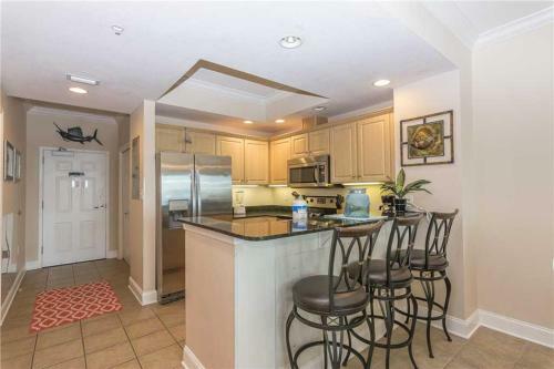 Apartamento Crystal Shores 704 Condo