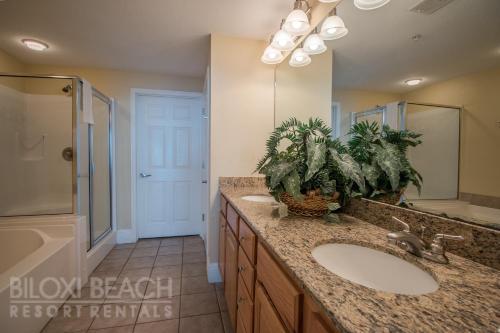 Legacy II 905 - Four Bedroom Apartment
