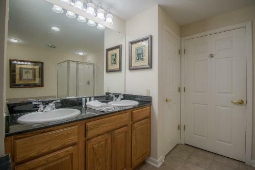 Legacy I 705 - Three Bedroom Apartment
