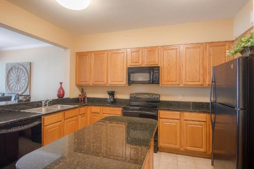 Legacy I 705 - Three Bedroom Apartment