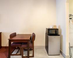 Hotel Rodeway Inn & Suites