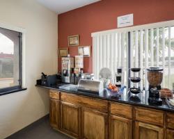 Hotel Rodeway Inn & Suites