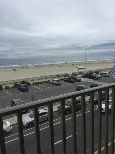 Ocean Front Condo In The Heart Of Hampton Beach