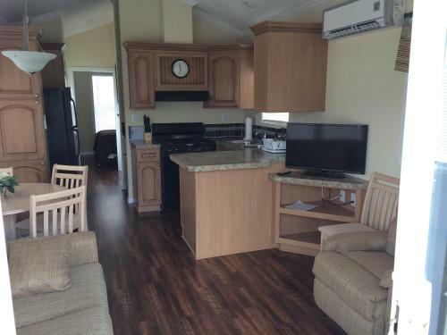 Fort Myers Beach Resort One-bedroom Park Model 1