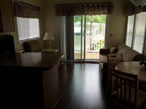 Fort Myers Beach Resort One-bedroom Park Model 1