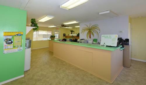 Fort Myers Beach Resort One-bedroom Park Model 1