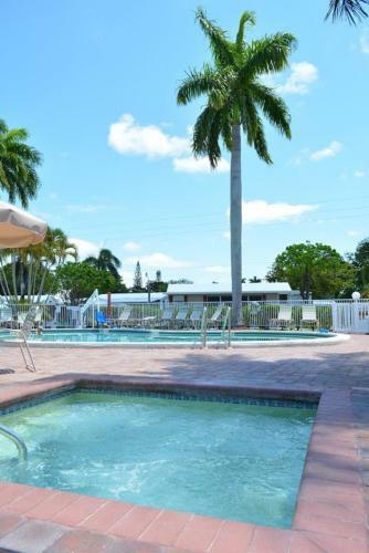 Fort Myers Beach Resort One-bedroom Park Model 1