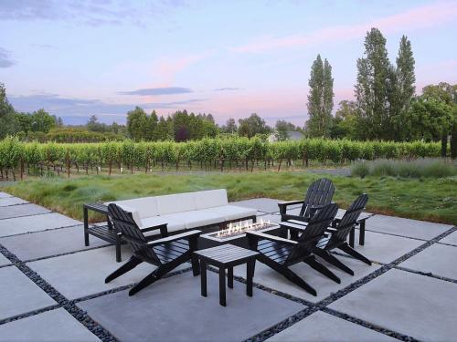 Upscale Modern Vineyard Home