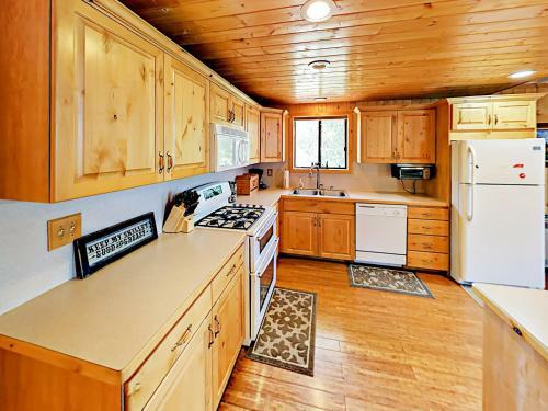 1634 Cedarbark Lane Cabin