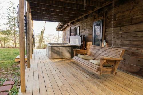 Hilltop Hideaway Cabin