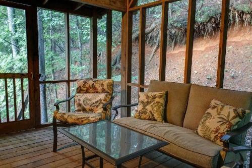 Bear Footin Cabin