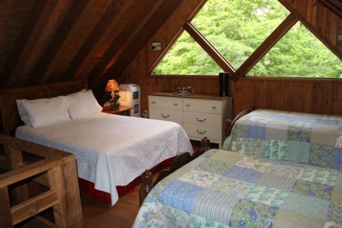 Bear Footin Cabin