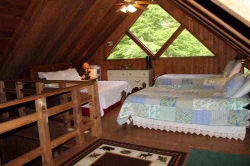 Bear Footin Cabin