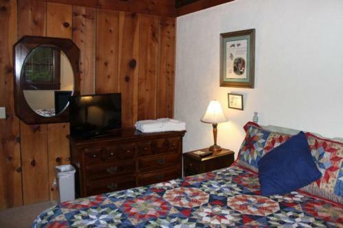 Bear Footin Cabin
