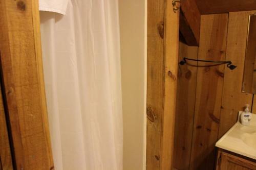 Bear Footin Cabin