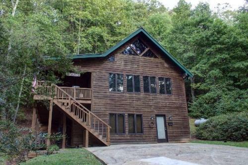 Bear Footin Cabin