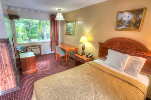 Hofbrau Riverfront Hotel