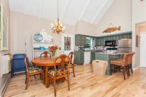 49 Derby Dr W Home