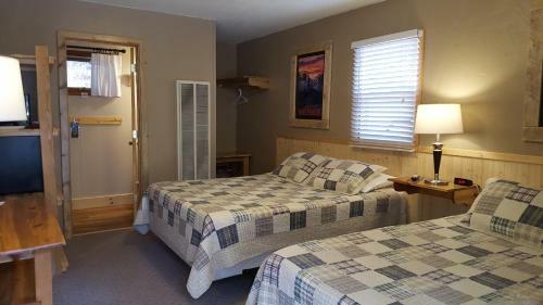 Trails End Cabins & Motel