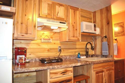 Lodge Restmore Inn & Cabin Rentals