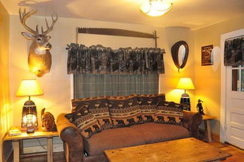 Lodge Restmore Inn & Cabin Rentals