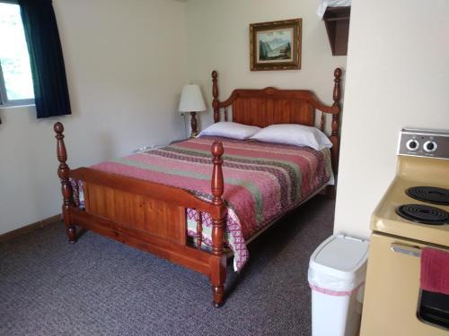 Motel Harney Camp Cabins