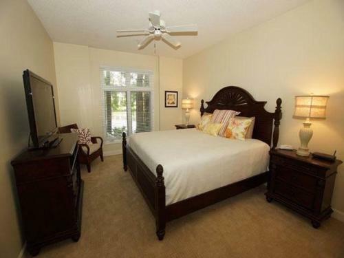 7651 Huntington Villa