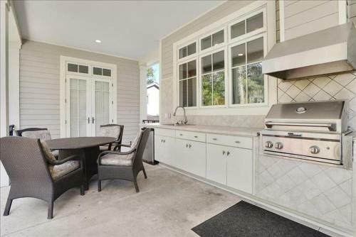 1a Sea Lane Home