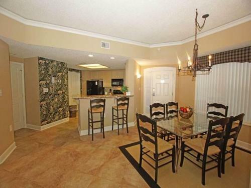 6102 Hampton Place Villa