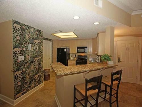 6102 Hampton Place Villa