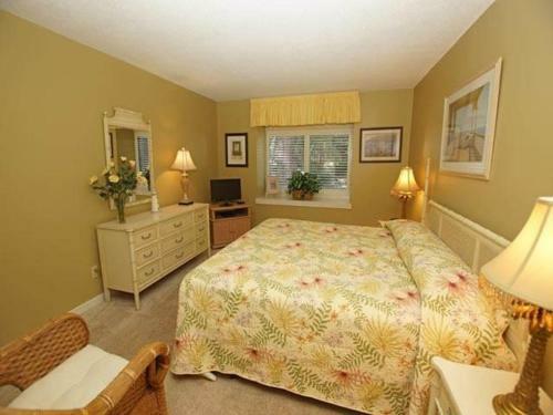 2331 Racquet Club Villa
