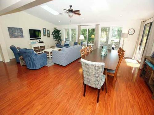 79 Kingston Dunes Rd Holiday Home