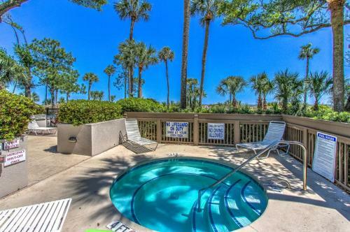 Villa 3205 Windsor Court South