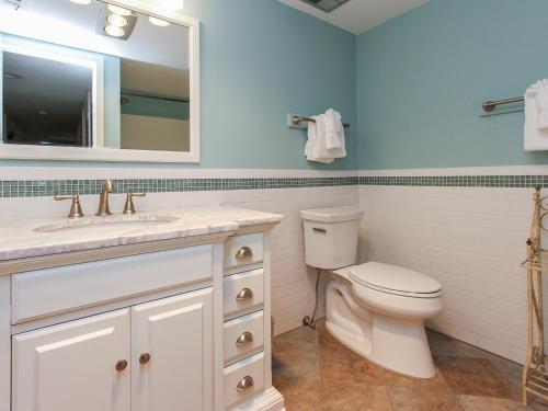1704 Bluff Villa