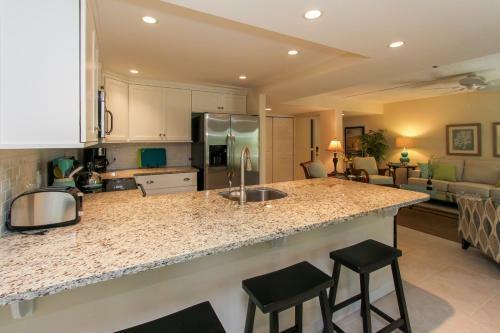 1752 Bluff Villa