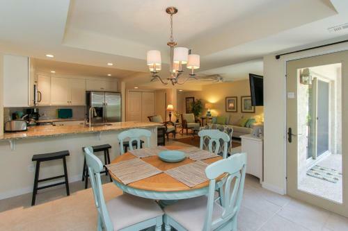 1752 Bluff Villa