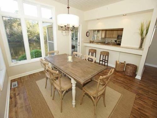 7643 Huntington Villa