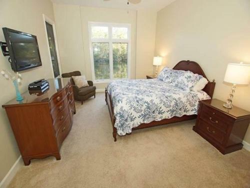 7643 Huntington Villa