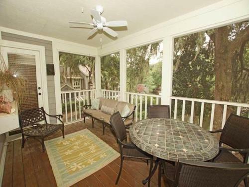 7613 Huntington Villa