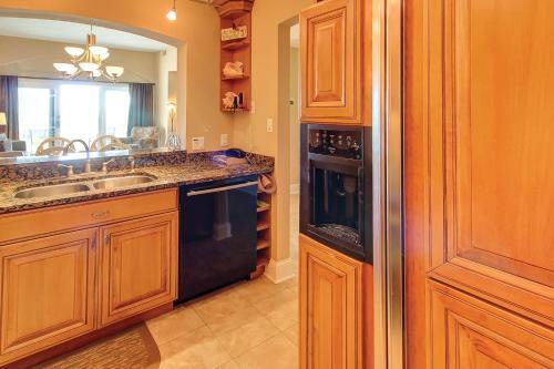 Shorewood 536 Villa