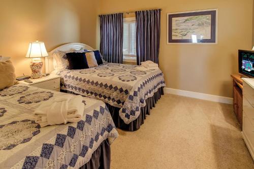 Shorewood 536 Villa