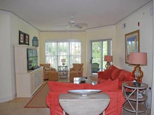 6405 Hampton Place Villa