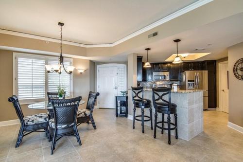 3402 Windsor Court South Villa