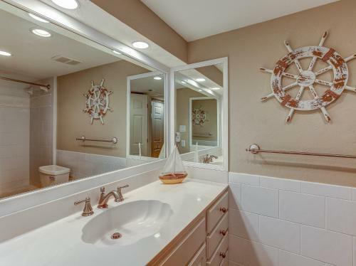1654 Bluff Villa