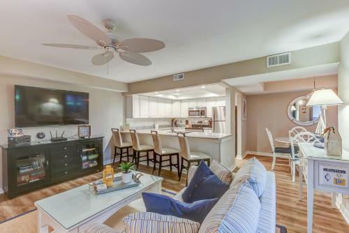 1654 Bluff Villa